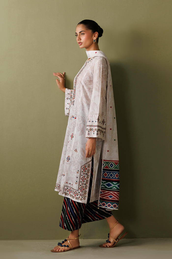 EMBROIDERED LAWN USE-9373
