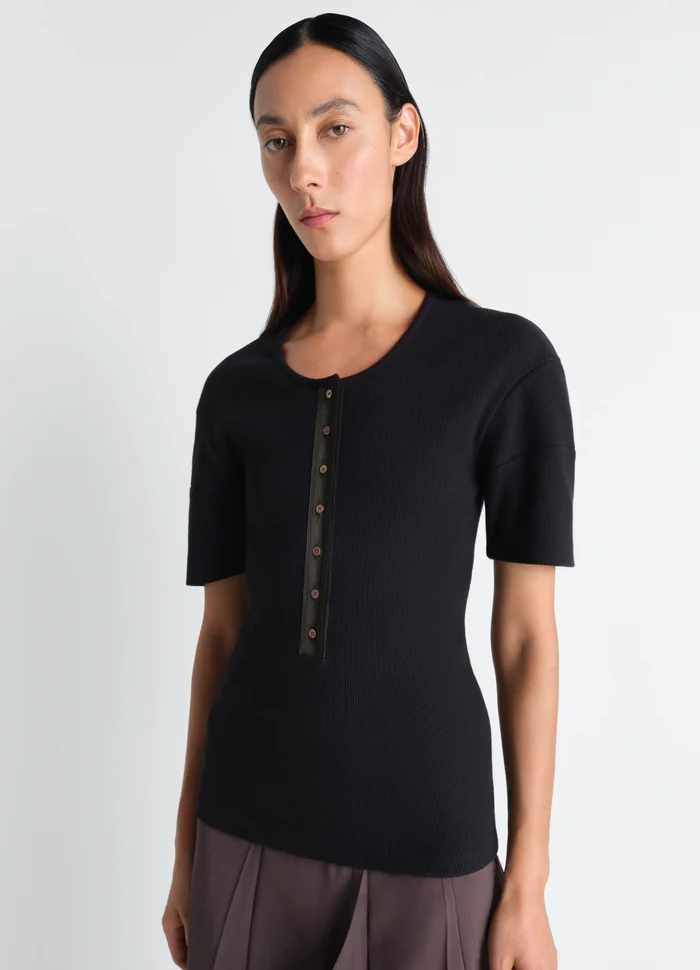 Fitted Henley in Jersey in Cotton Linen Rib Jersey, model shot, Front view Body-contouring style