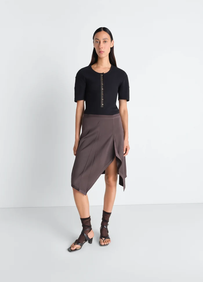 Fitted Henley in Jersey in Cotton Linen Rib Jersey, model shot, three-quarter view button fastening feature
