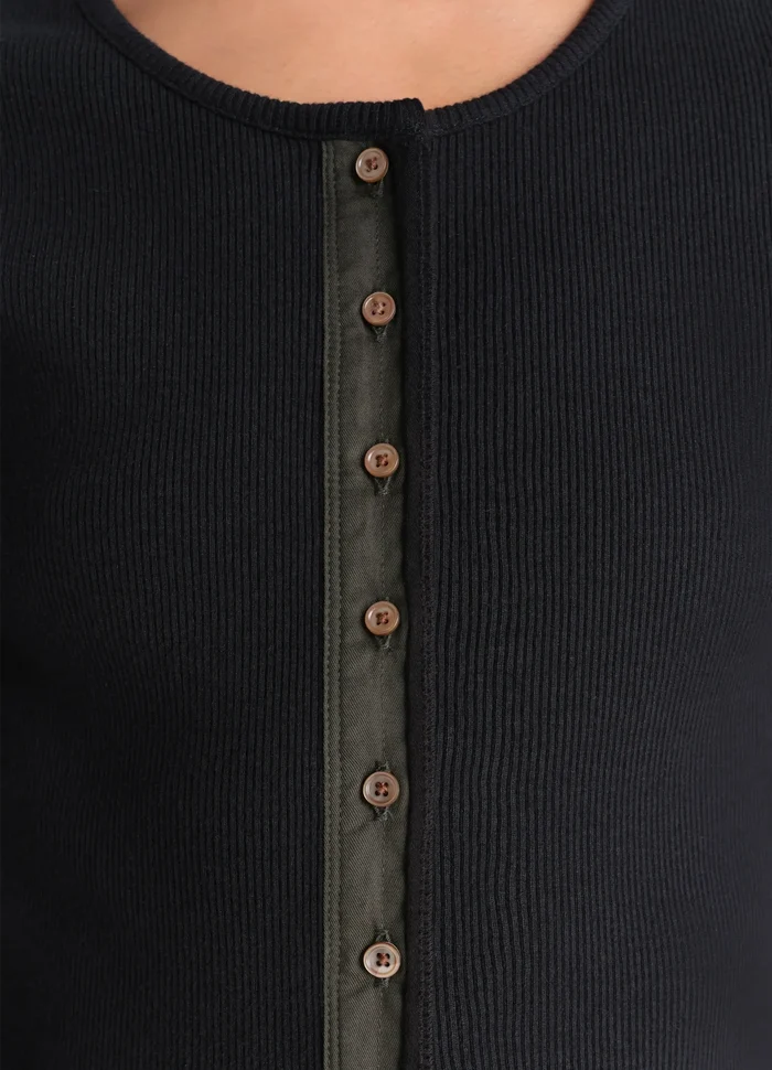 Fitted Henley in Jersey in Cotton Linen Rib Jersey, product shot, button detail shot ribbed texture visible