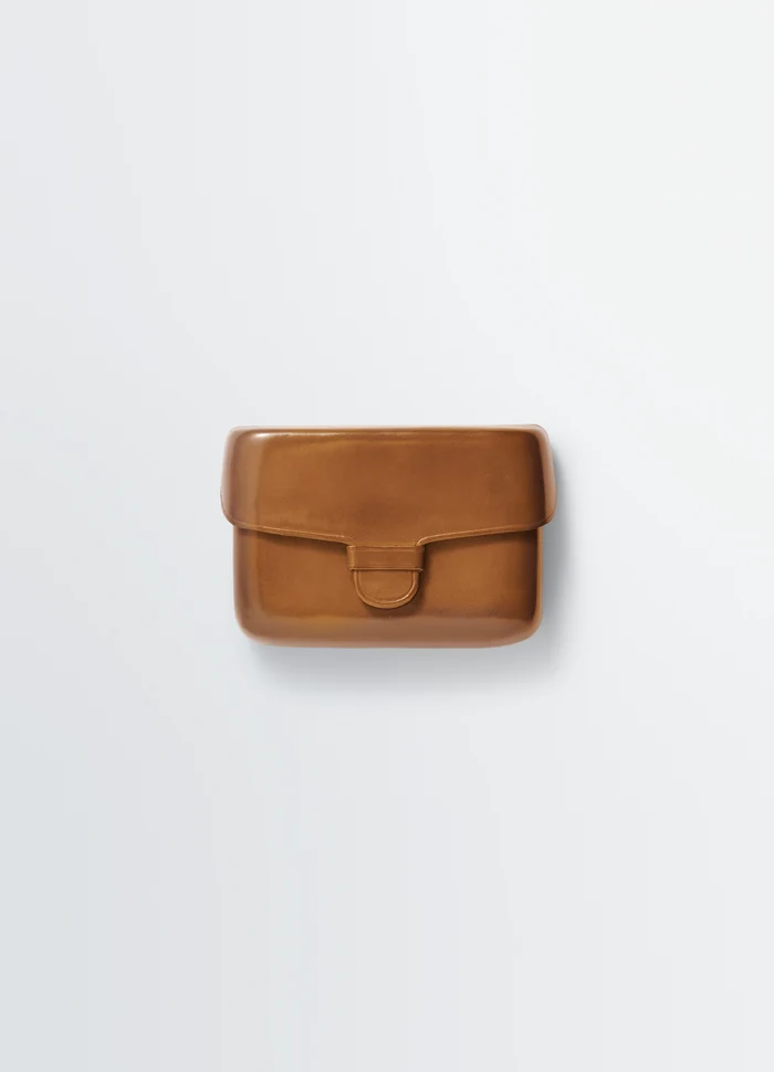 IL BUSSETTO FOR LEMAIRE CARD HOLDER in vegetable-tanned leather, product shot, front view molded leather design