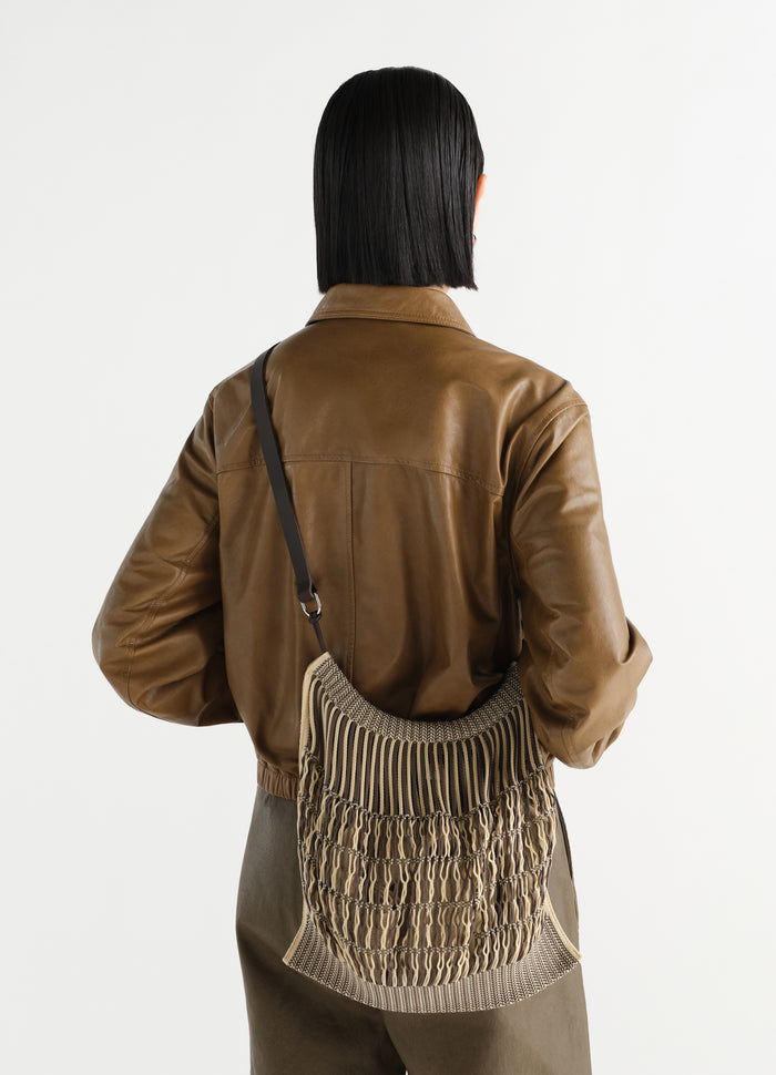 Large crossbody filt net shopping bag beige cotton canvas worn by model back view LEMAIRE