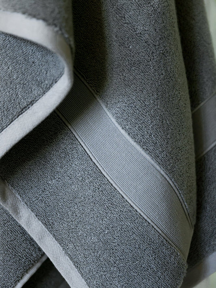 Close up of charcoal luxe bath towel |Color:Charcoal