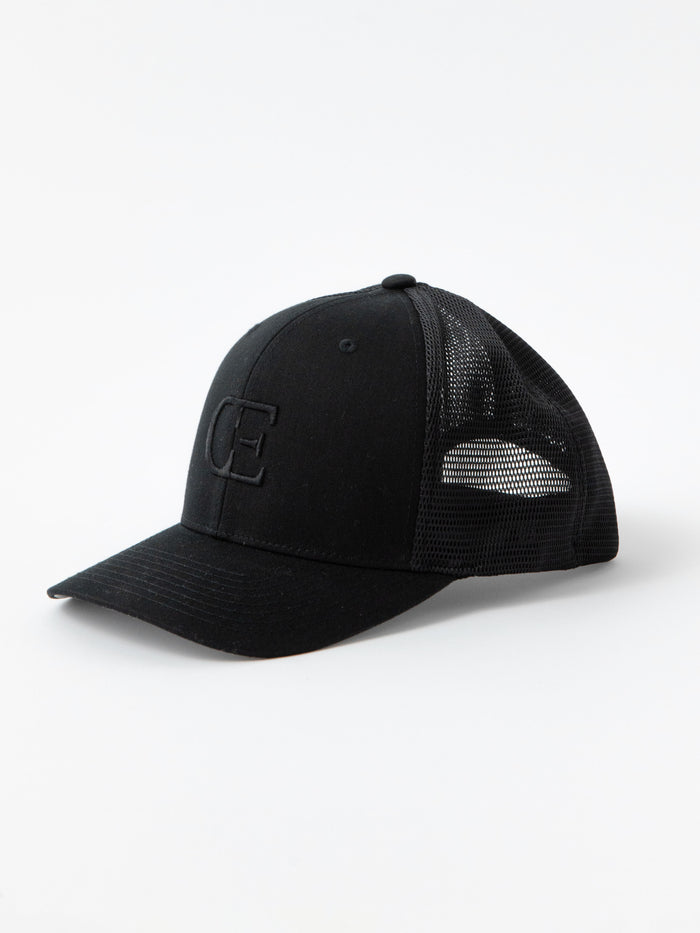 Black cap with a CE logo on a light gray background |Color:Black