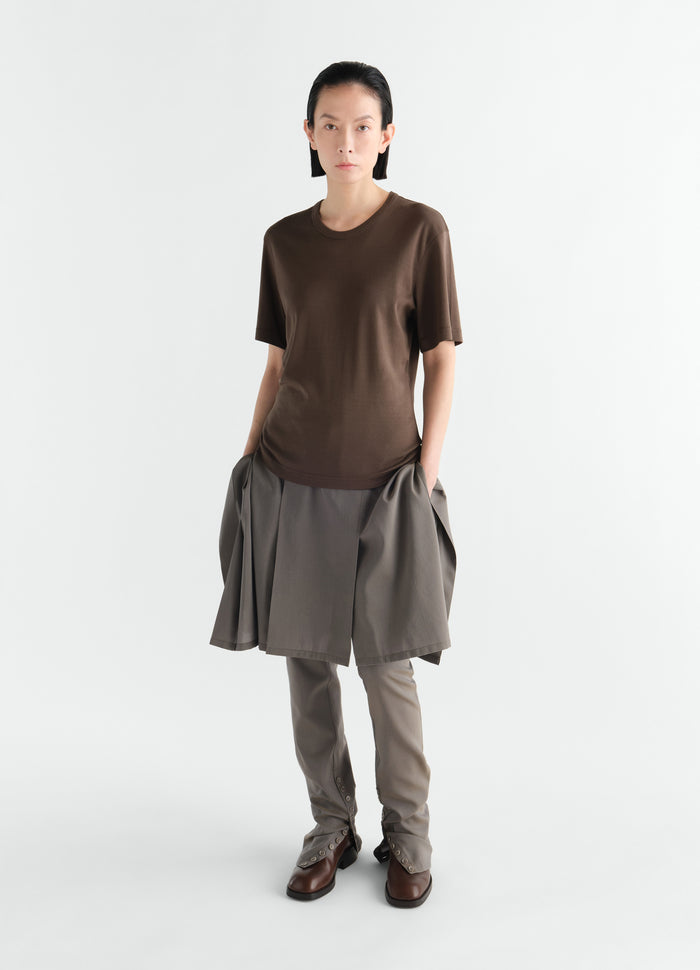 Rib cotton jersey brown T-shirt by LEMAIRE worn by model front view with relaxed fit and short sleeves