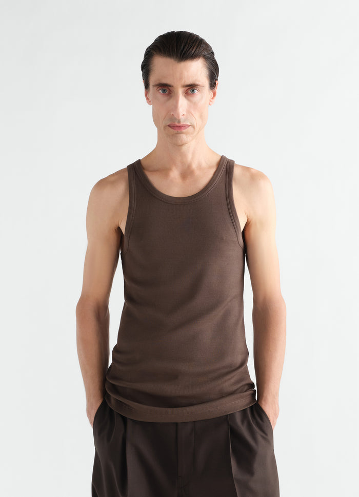 Tank top in brown ribbed jersey by LEMAIRE worn by model front view on white background