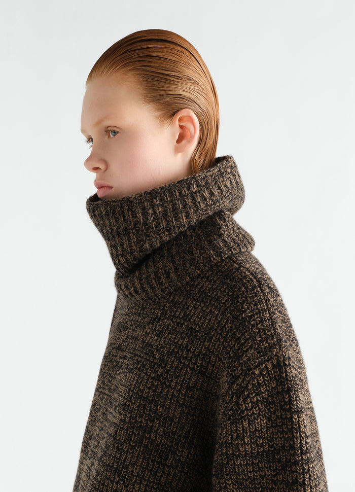 Neck warmer in brown alpaca and yak wool blend LEMAIRE worn by model side view close-up detail