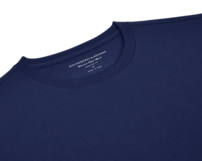 The Mason T-Shirt: Navy, a crewneck made from midweight Peruvian pima cotton blend, showcasing Holderness & Bourne branding inside the neckline. Size Medium.