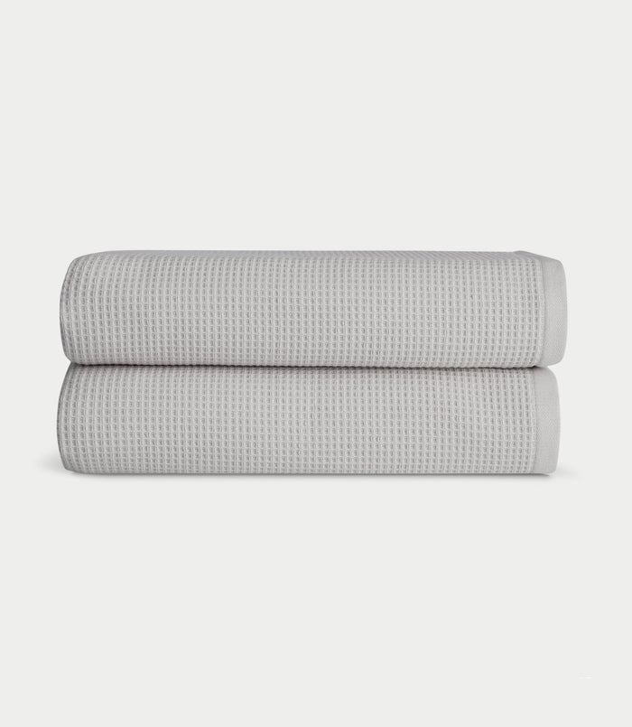 Waffle Bath towels in the color light grey. Photo of light grey Waffle Bath towels taken with white background. |Color:Light Grey